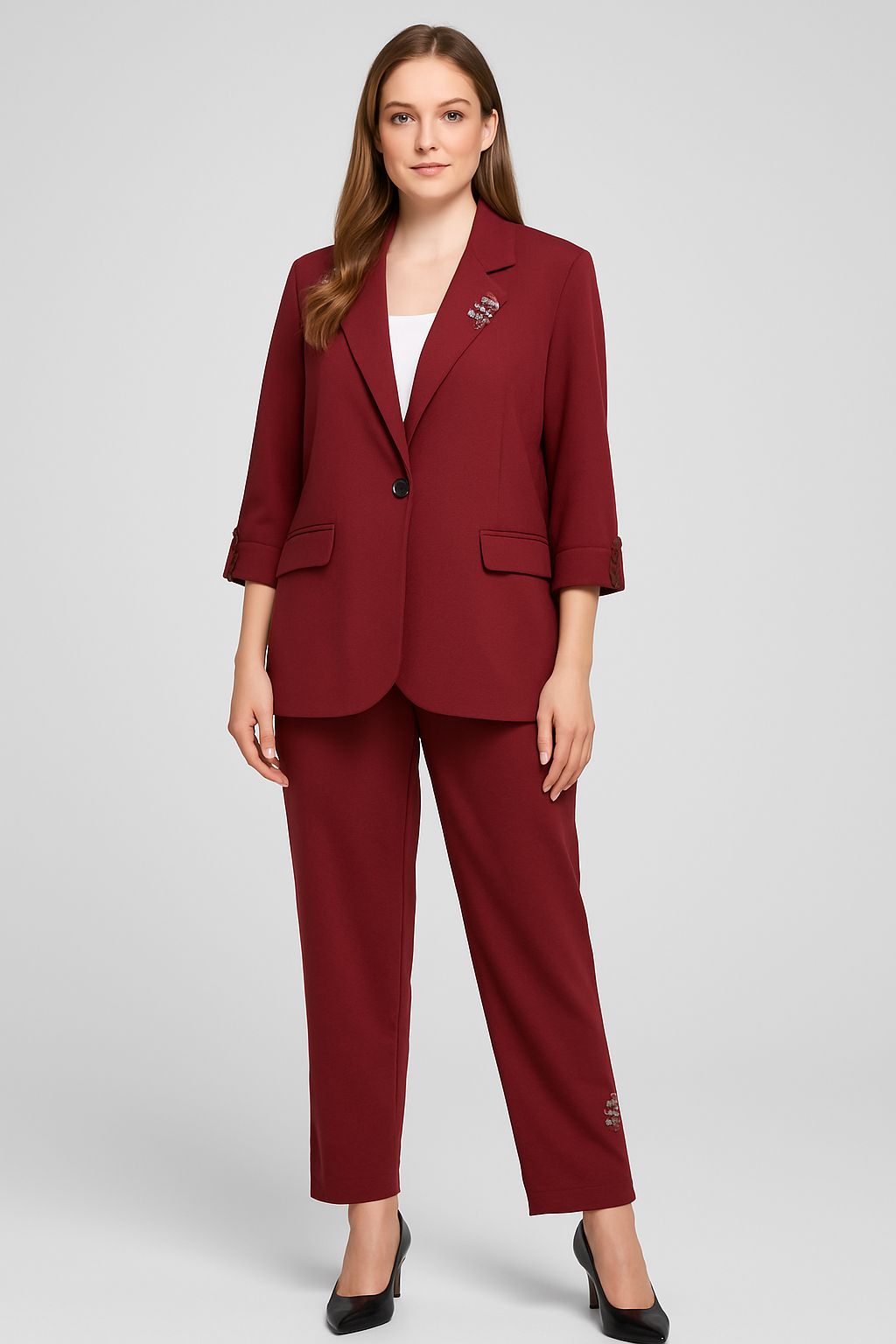 Kostum dy pjesësh me xhaketë dhe pantallona