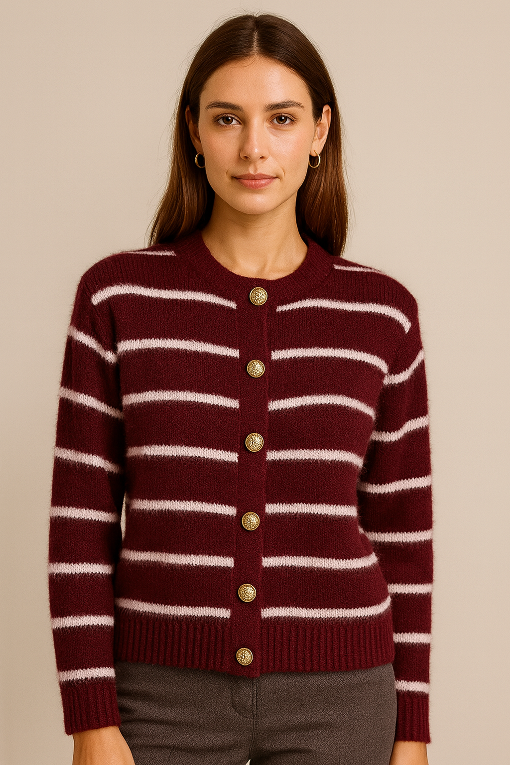 Triko me vija burgundy dhe kopsa ari